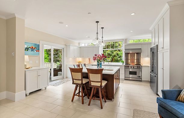 6555 Laburnum Street Kerrisdale