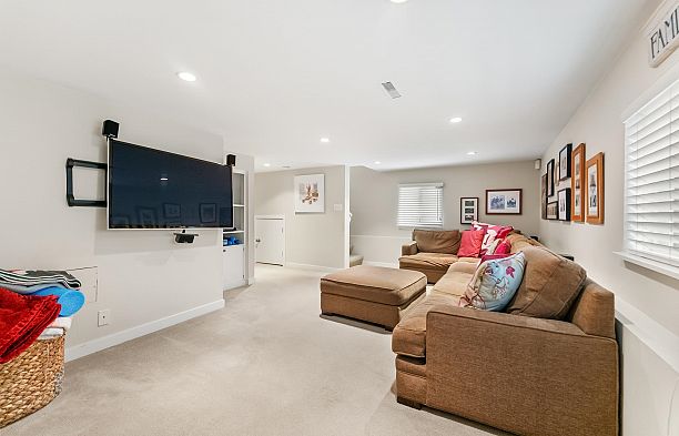 6555 Laburnum Street Kerrisdale