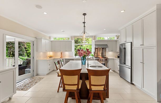 6555 Laburnum Street Kerrisdale
