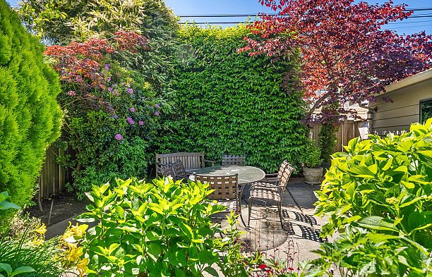 6555 Laburnum Street Kerrisdale