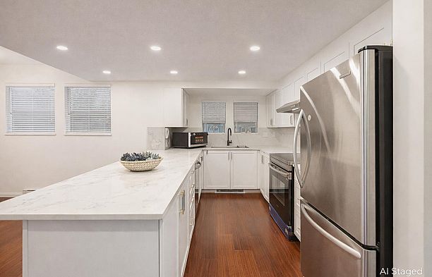 6 6262 Ash Street Oakridge VW