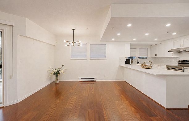 6 6262 Ash Street Oakridge VW