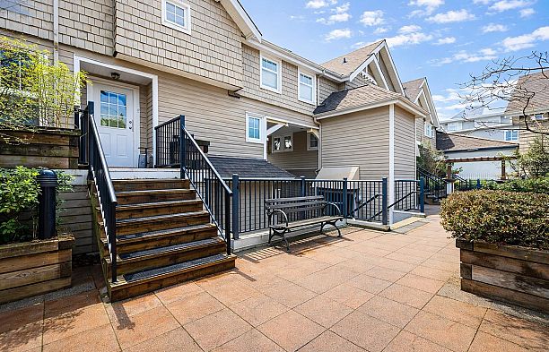 6 6262 Ash Street Oakridge VW