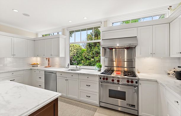 6555 Laburnum Street Kerrisdale