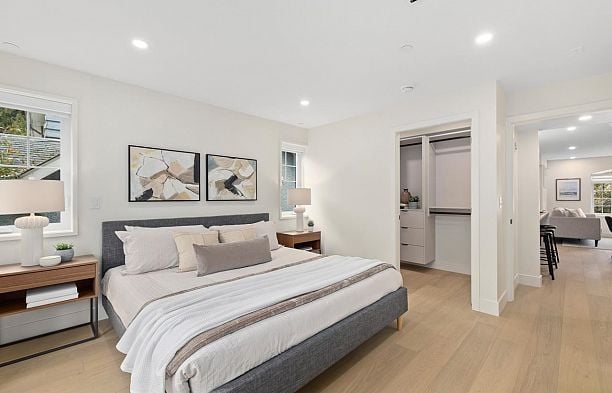 2438 W 49th Avenue S.W. Marine