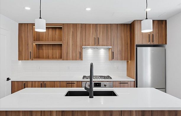 6833 Cambie Street South Cambie