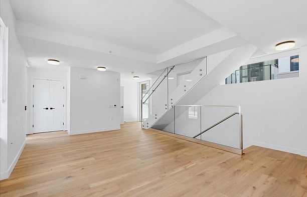6833 Cambie Street South Cambie