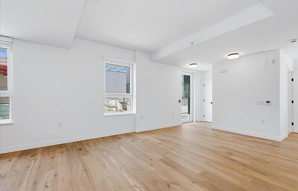 6833 Cambie Street South Cambie