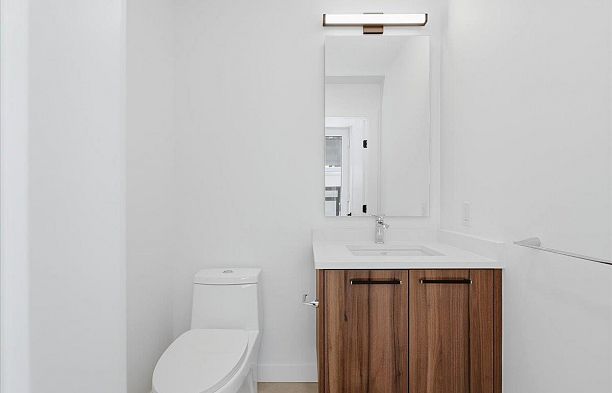 6833 Cambie Street South Cambie