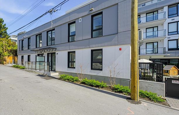 6833 Cambie Street South Cambie