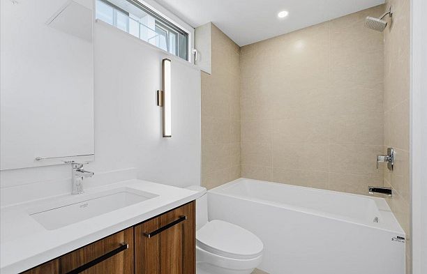 6833 Cambie Street South Cambie