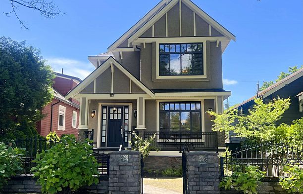 4467 Blenheim Street Dunbar