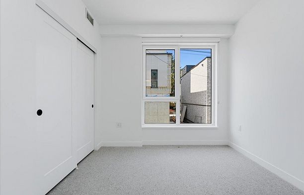 6833 Cambie Street South Cambie