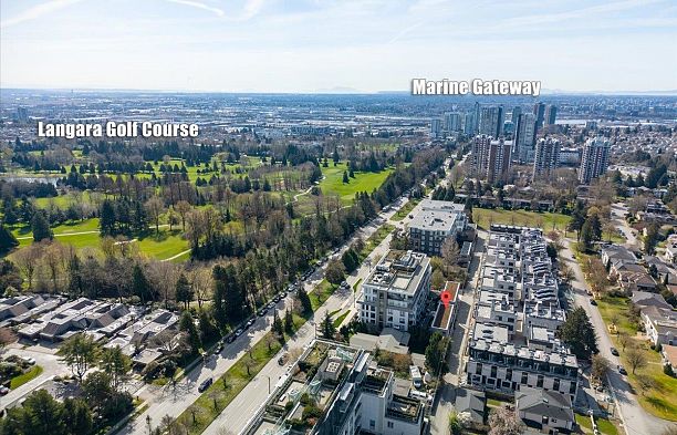 6833 Cambie Street South Cambie