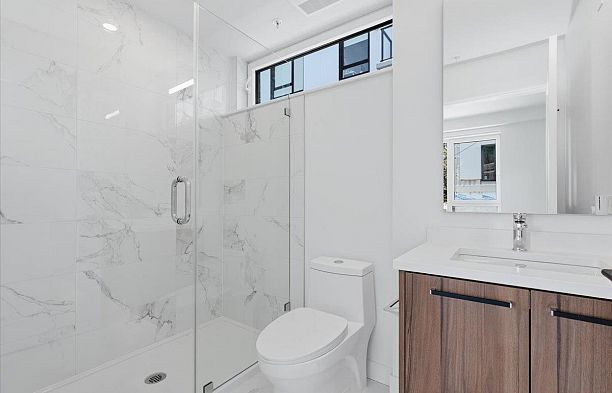 6833 Cambie Street South Cambie
