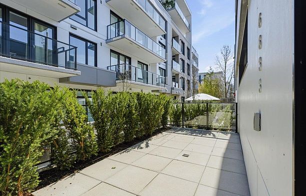 6833 Cambie Street South Cambie