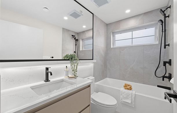 2438 W 49th Avenue S.W. Marine