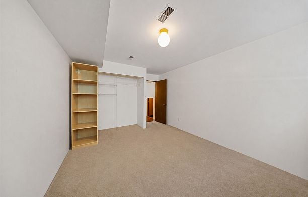 4271 Staulo Crescent University VW
