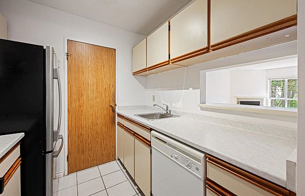 319 555 W 14th Avenue Fairview VW