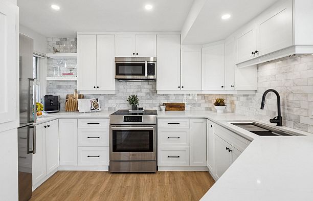 103 933 W 8th Avenue Fairview VW