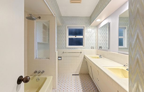 6297 Mackenzie Street Kerrisdale