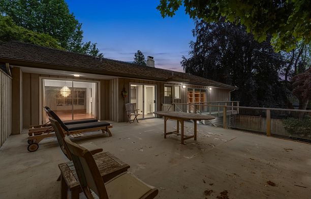 6297 Mackenzie Street Kerrisdale