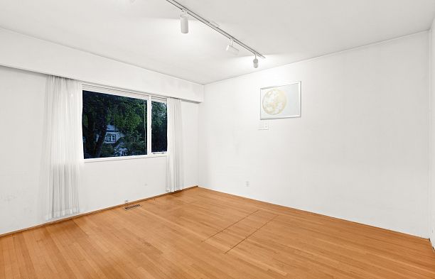 6297 Mackenzie Street Kerrisdale