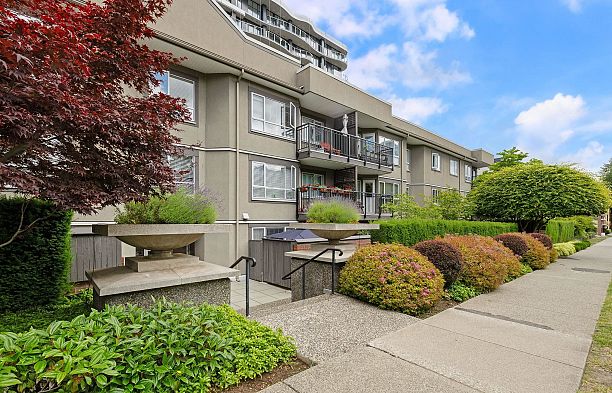 319 555 W 14th Avenue Fairview VW
