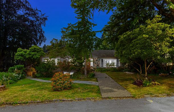 6297 Mackenzie Street Kerrisdale