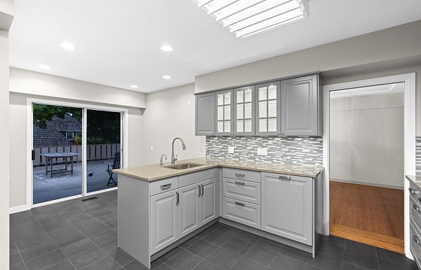 6297 Mackenzie Street Kerrisdale