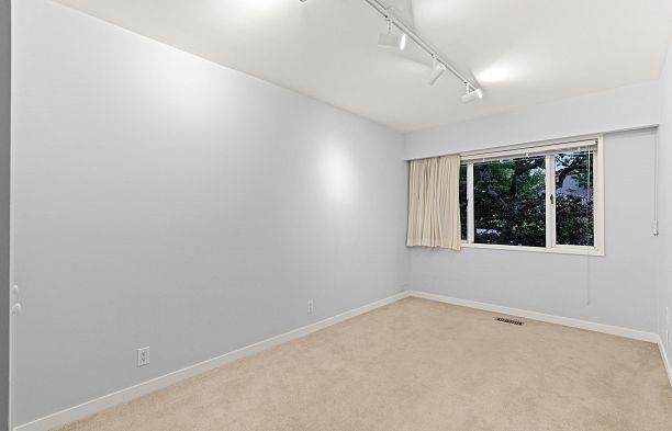 6297 Mackenzie Street Kerrisdale