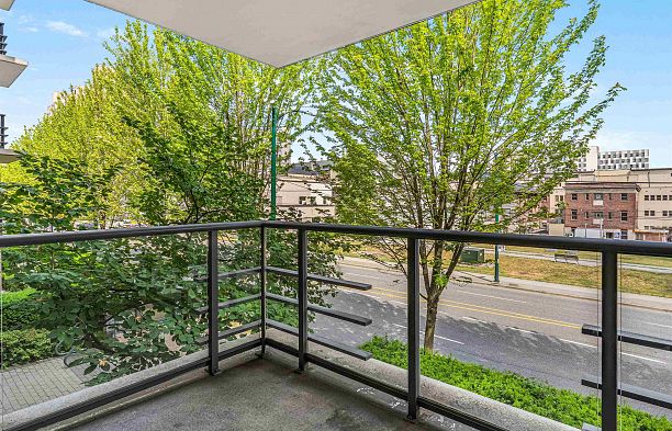 214 750 W 12th Avenue Fairview VW