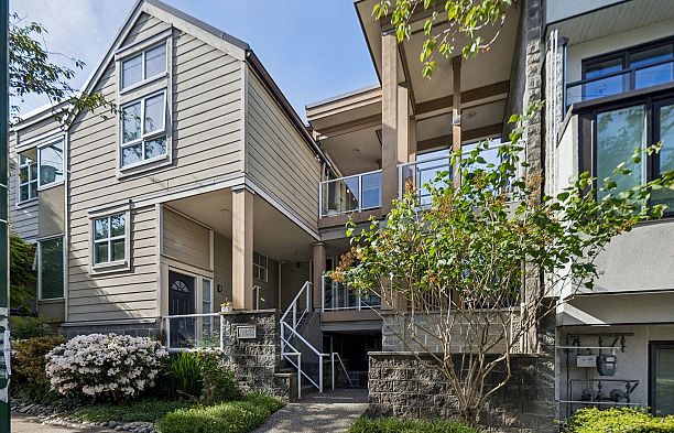 103 933 W 8th Avenue Fairview VW