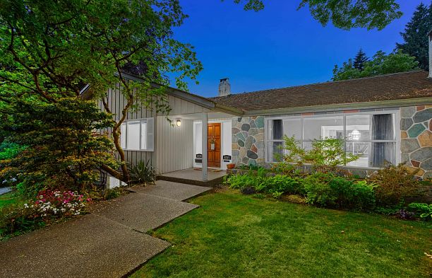 6297 Mackenzie Street Kerrisdale