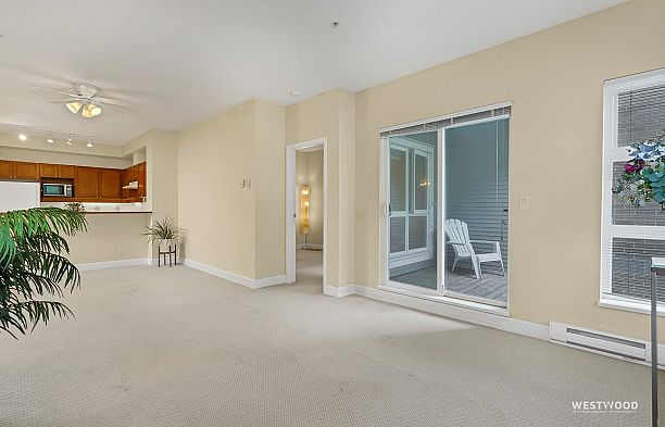 207 6198 Ash Street Oakridge VW