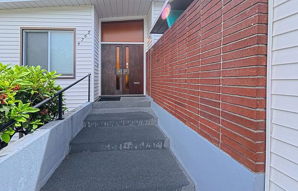 6762 Neal Street South Cambie
