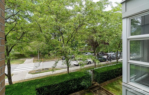 207 6198 Ash Street Oakridge VW