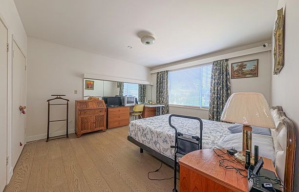 6762 Neal Street South Cambie