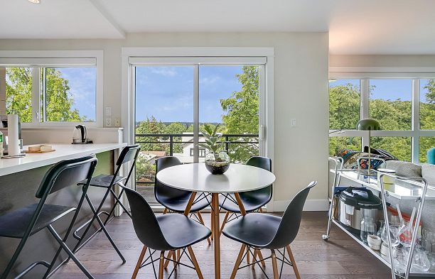 301 3028 Arbutus Street Kitsilano
