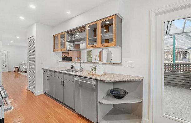 1973 Stephens Street Kitsilano