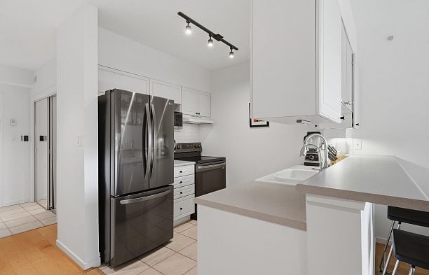 303 1888 York Avenue Kitsilano