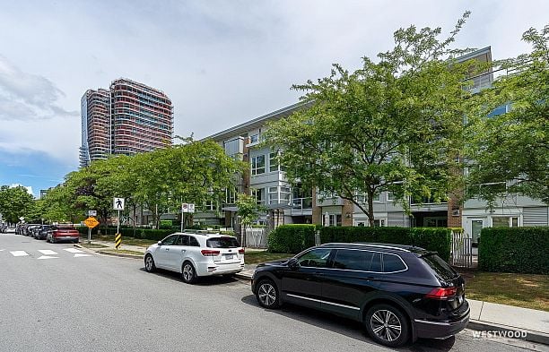 207 6198 Ash Street Oakridge VW