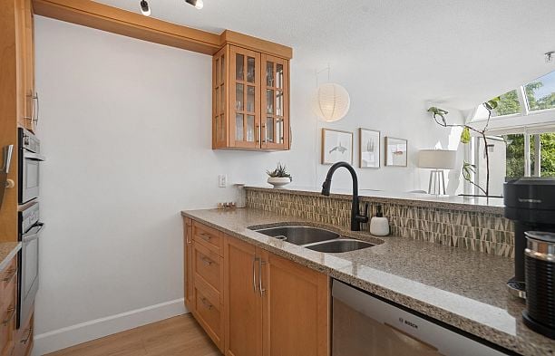 408 2020 W 8th Avenue Kitsilano