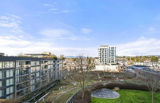 803 8555 Granville Street S.W. Marine
