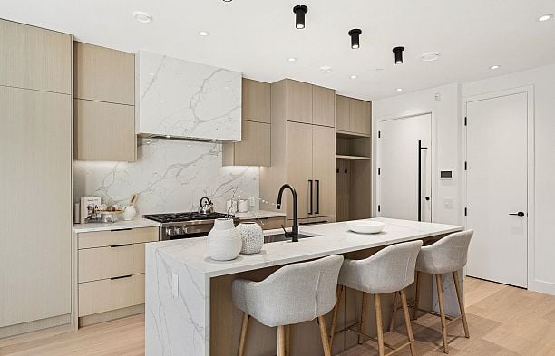 2 3036 W 14th Avenue Kitsilano