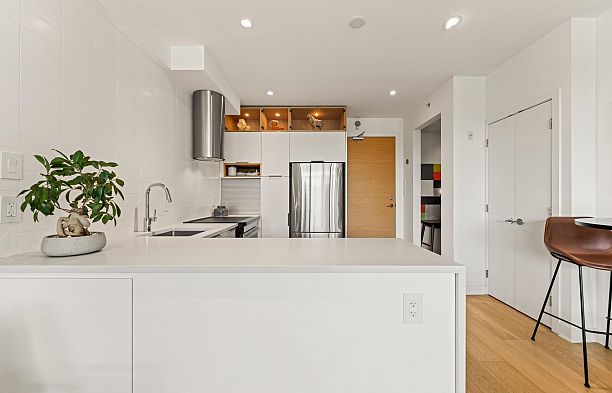 401 1808 W 1st Avenue Kitsilano