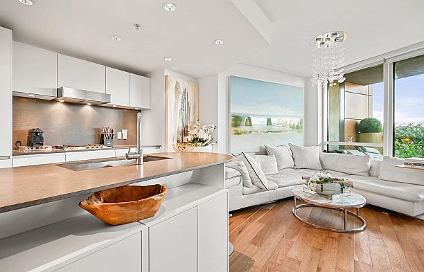 803 8555 Granville Street S.W. Marine