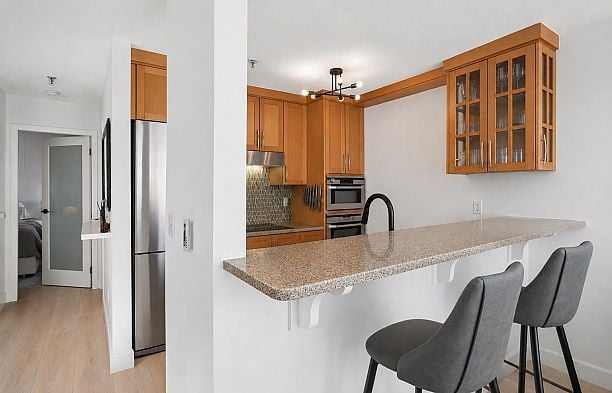 408 2020 W 8th Avenue Kitsilano