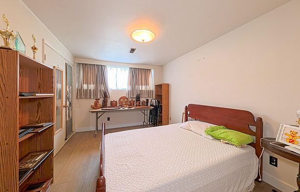 6762 Neal Street South Cambie