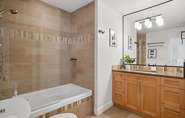 408 2020 W 8th Avenue Kitsilano